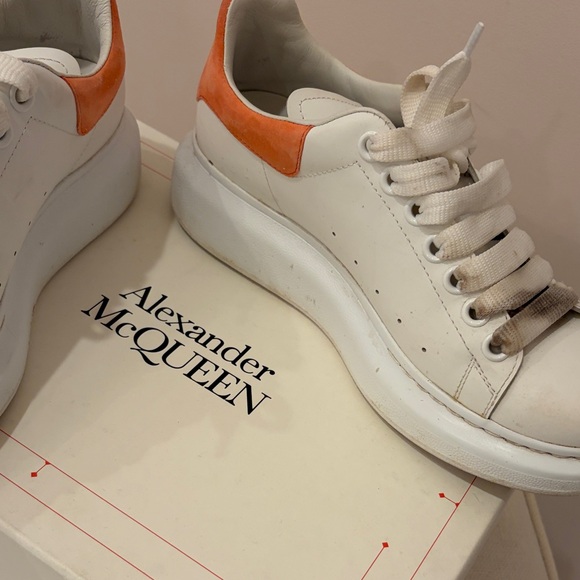Alexander McQueen Oversized Sneakers in Coral - Picture 3 of 6
